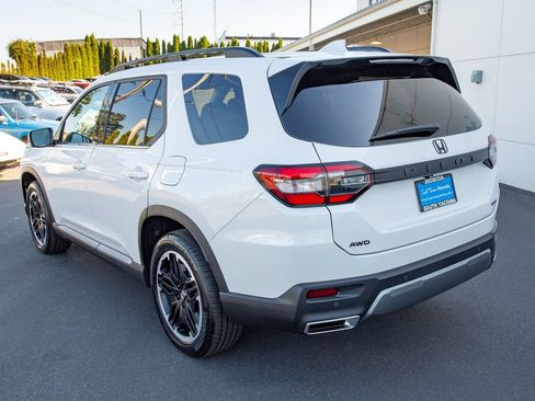 New 2026 Honda Pilot Touring image 8