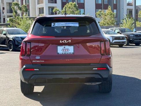 Used 2023 Kia Sorento LX FWD image 5