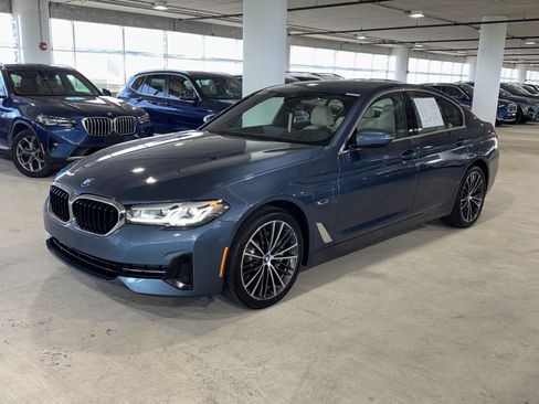 Used 2023 BMW 530e w/ Premium Package RWD image 4