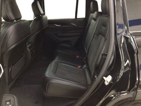 Used 2024 Jeep Grand Cherokee Altitude image 10