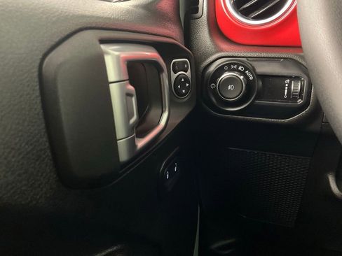 Used 2023 Jeep Wrangler Unlimited Rubicon AWD/4WD image 19