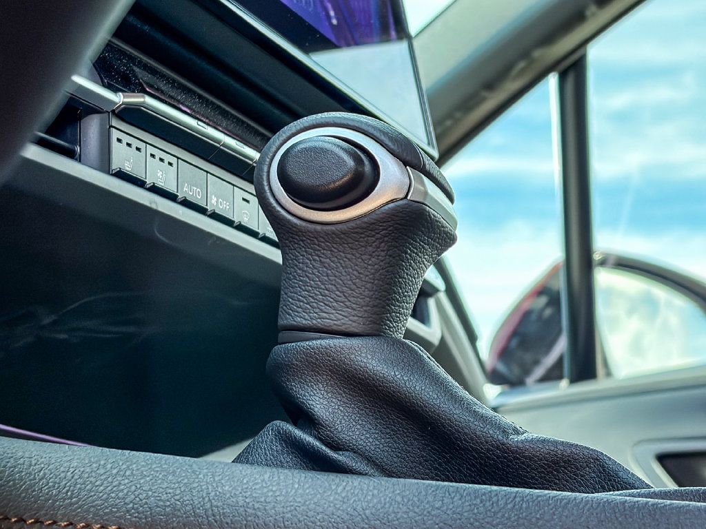 Used 2025 Toyota Sienna Platinum AWD/4WD image 50
