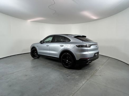 Used 2022 Porsche Cayenne E-Hybrid Coupe AWD/4WD image 3