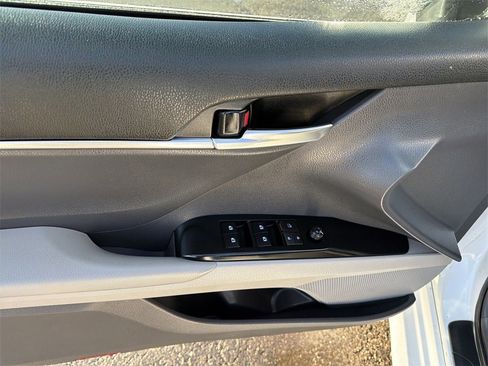 Used 2020 Toyota Camry LE image 13