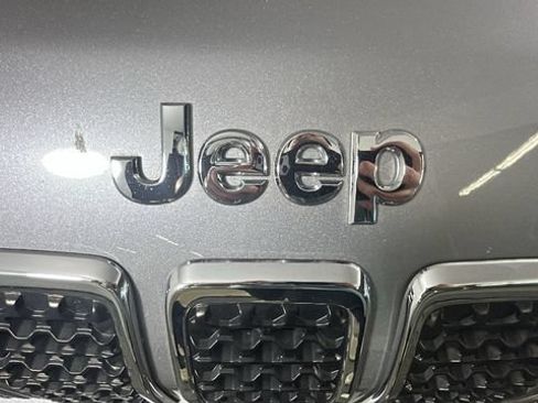 Used 2020 Jeep Cherokee Latitude FWD image 8