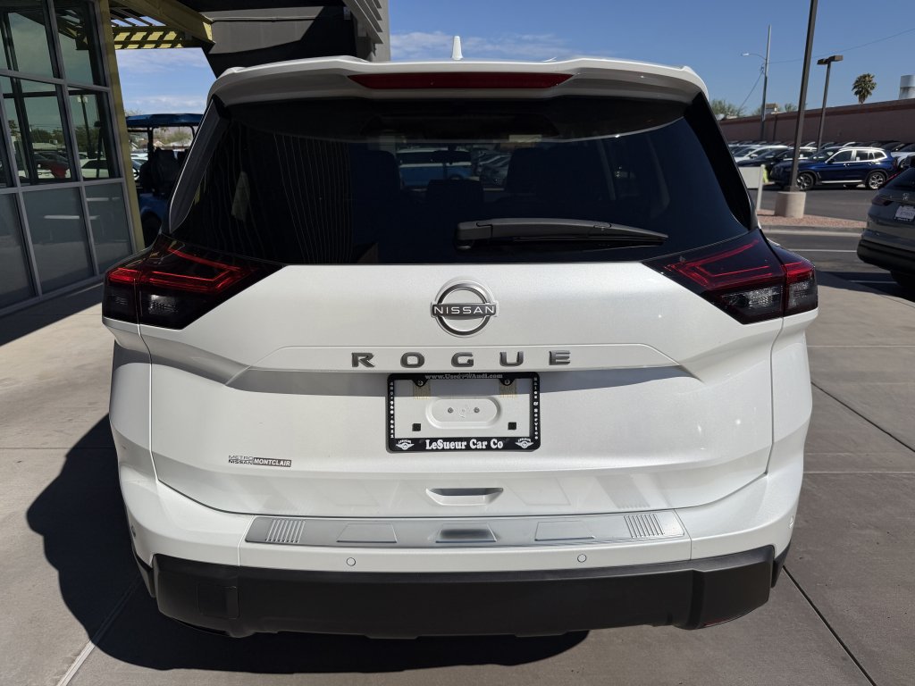 Used 2026 Nissan Rogue SV w/ SV Premium Package FWD image 13