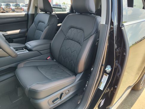New 2026 Nissan Pathfinder Platinum FWD image 7