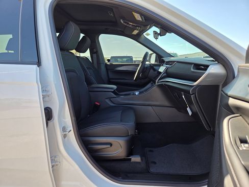 New 2026 Jeep Grand Cherokee L Laredo RWD image 19