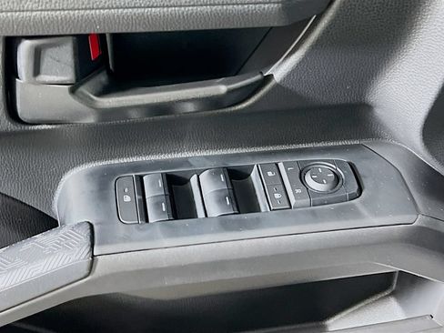 Certified 2025 Toyota Tacoma SR5 AWD/4WD image 16