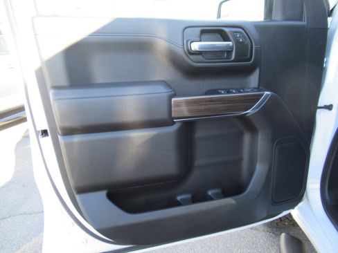 Used 2021 Chevrolet Silverado 1500 LT Trail Boss AWD/4WD image 8