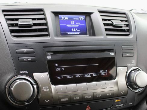 Used 2011 Toyota Highlander SE w/ Tow Pkg FWD image 61