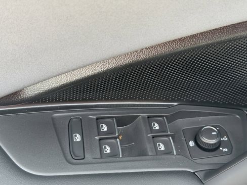 New 2026 Volkswagen Tiguan SE R-Line FWD image 15