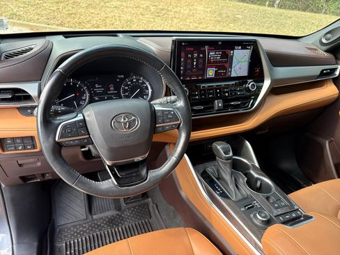 Used 2021 Toyota Highlander Platinum AWD/4WD image 21