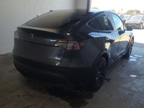 Used 2024 Tesla Model Y Long Range AWD/4WD image 6