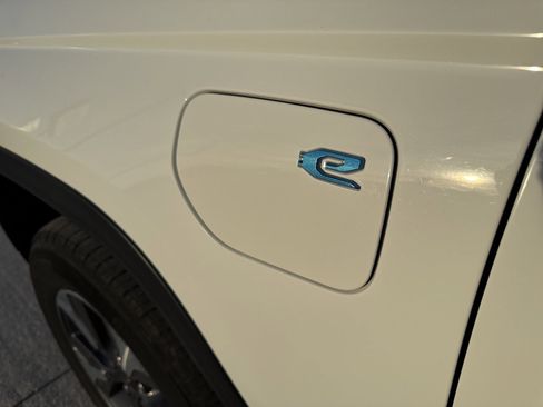 Used 2022 Jeep Grand Cherokee Limited w/ Luxury Tech Group II image 12