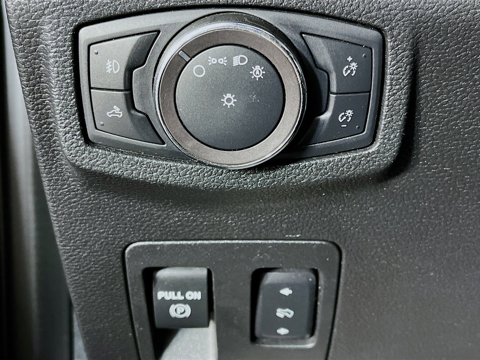 Used 2019 Ford F150 XLT w/ Equipment Group 302A Luxury AWD/4WD image 13