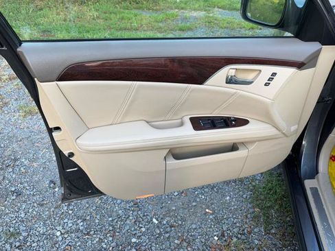 Used 2010 Toyota Avalon Limited FWD image 9