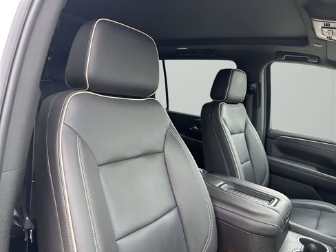 Used 2021 GMC Yukon XL SLT w/ SLT Premium Package image 14