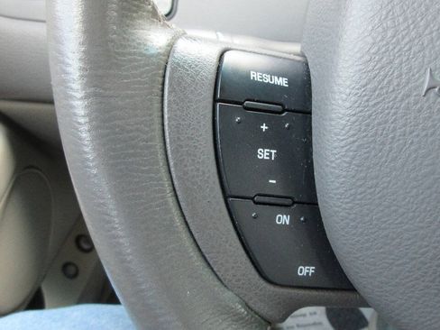 Used 2007 Lincoln Town Car Signature RWD image 31