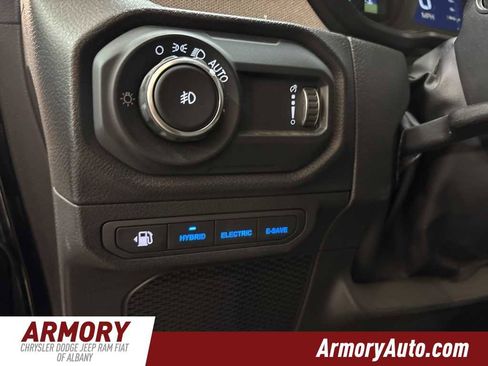 Used 2024 Jeep Wrangler Willys image 10