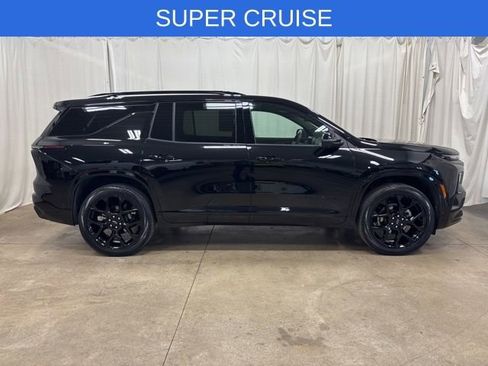 Used 2025 Chevrolet Traverse RS w/ LPO, Floor Liner Package AWD/4WD image 2
