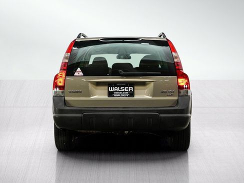 Used 2004 Volvo XC70 AWD/4WD image 4