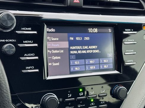 Used 2018 Toyota Camry L image 17