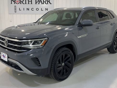 Used 2022 Volkswagen Atlas Cross Sport SE FWD image 5