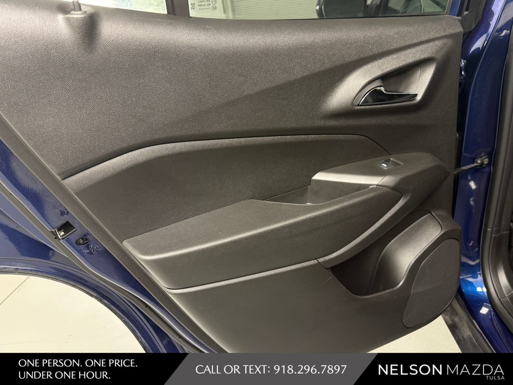 Used 2024 Chevrolet Trax LT w/ LT Convenience Package FWD image 34