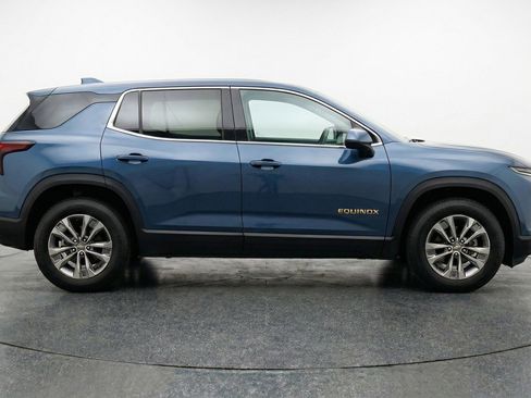 Used 2025 Chevrolet Equinox LT FWD image 11