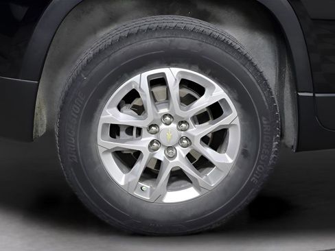 Used 2021 Chevrolet Traverse LS image 6