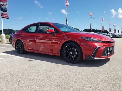 Used 2026 Toyota Camry SE FWD image 3