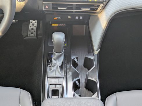 Used 2025 Toyota Camry SE w/ Multimedia Upgrade Package image 19