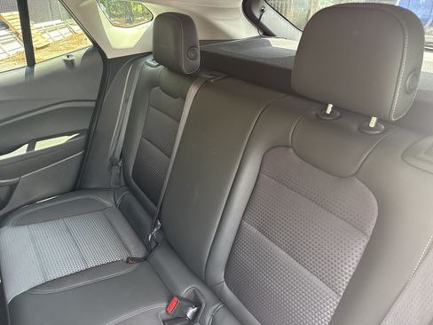 Used 2025 Chevrolet Trax LT FWD image 27
