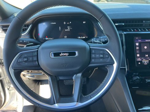 New 2026 Jeep Grand Cherokee Laredo image 9