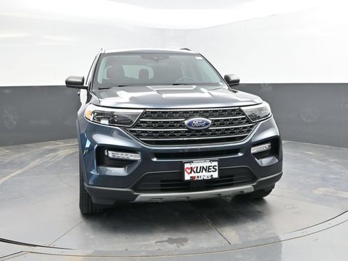 Used 2024 Ford Explorer XLT w/ Equipment Group 202A AWD/4WD image 4