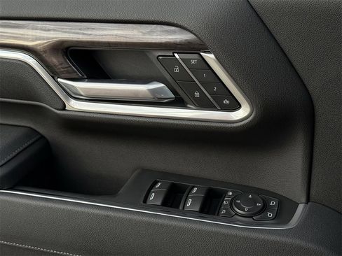 Certified 2025 Chevrolet Silverado 2500 LTZ w/ LTZ Plus Package image 19