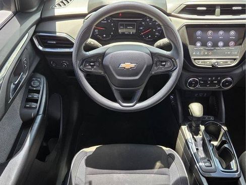 Certified 2021 Chevrolet TrailBlazer LT w/ Convenience Package FWD image 13