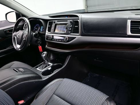 Used 2014 Toyota Highlander Plus FWD image 14