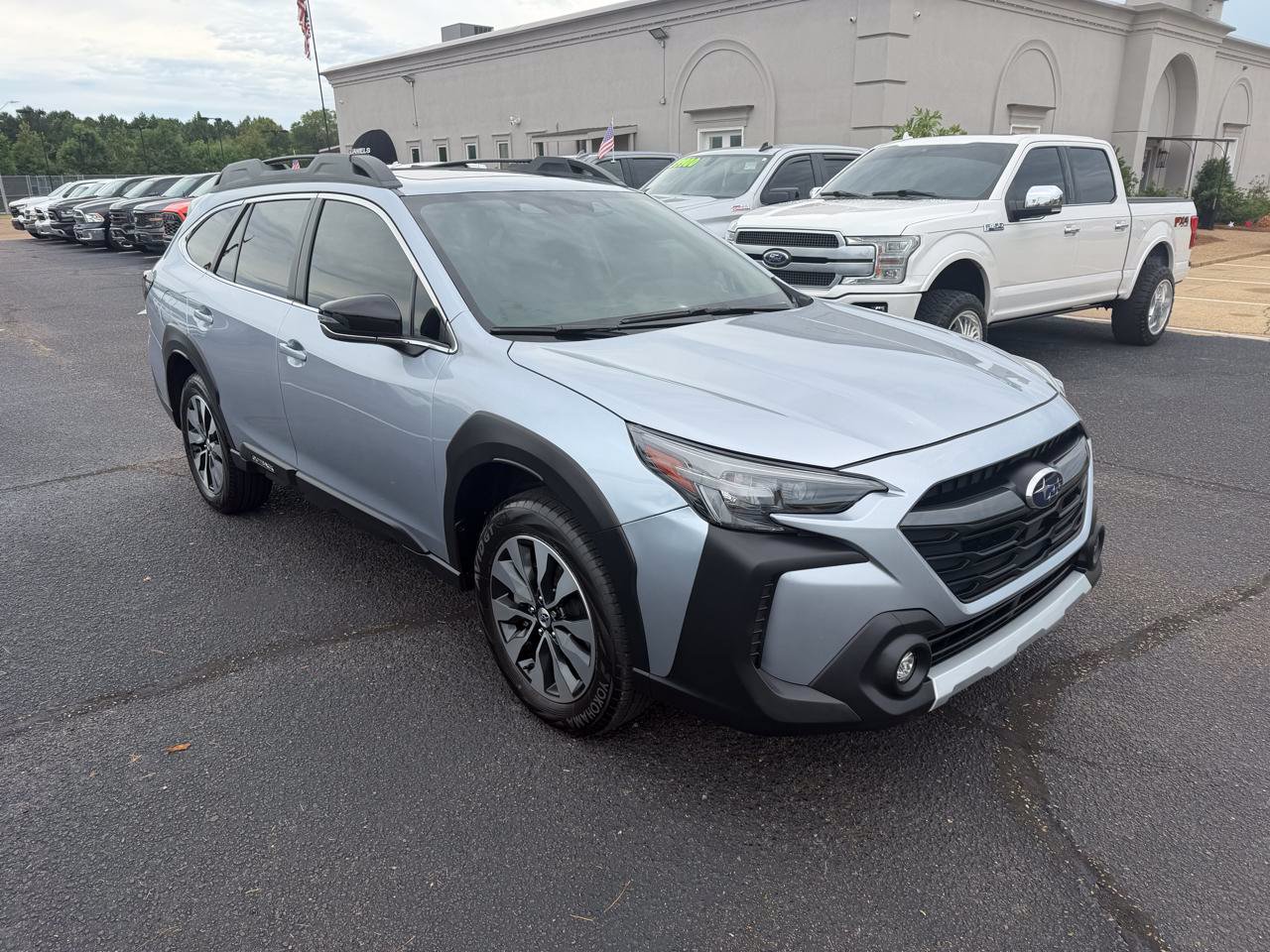 Used 2023 Subaru Outback Limited AWD/4WD image 3
