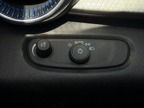 Used 2025 Chevrolet Trax LT FWD image 22