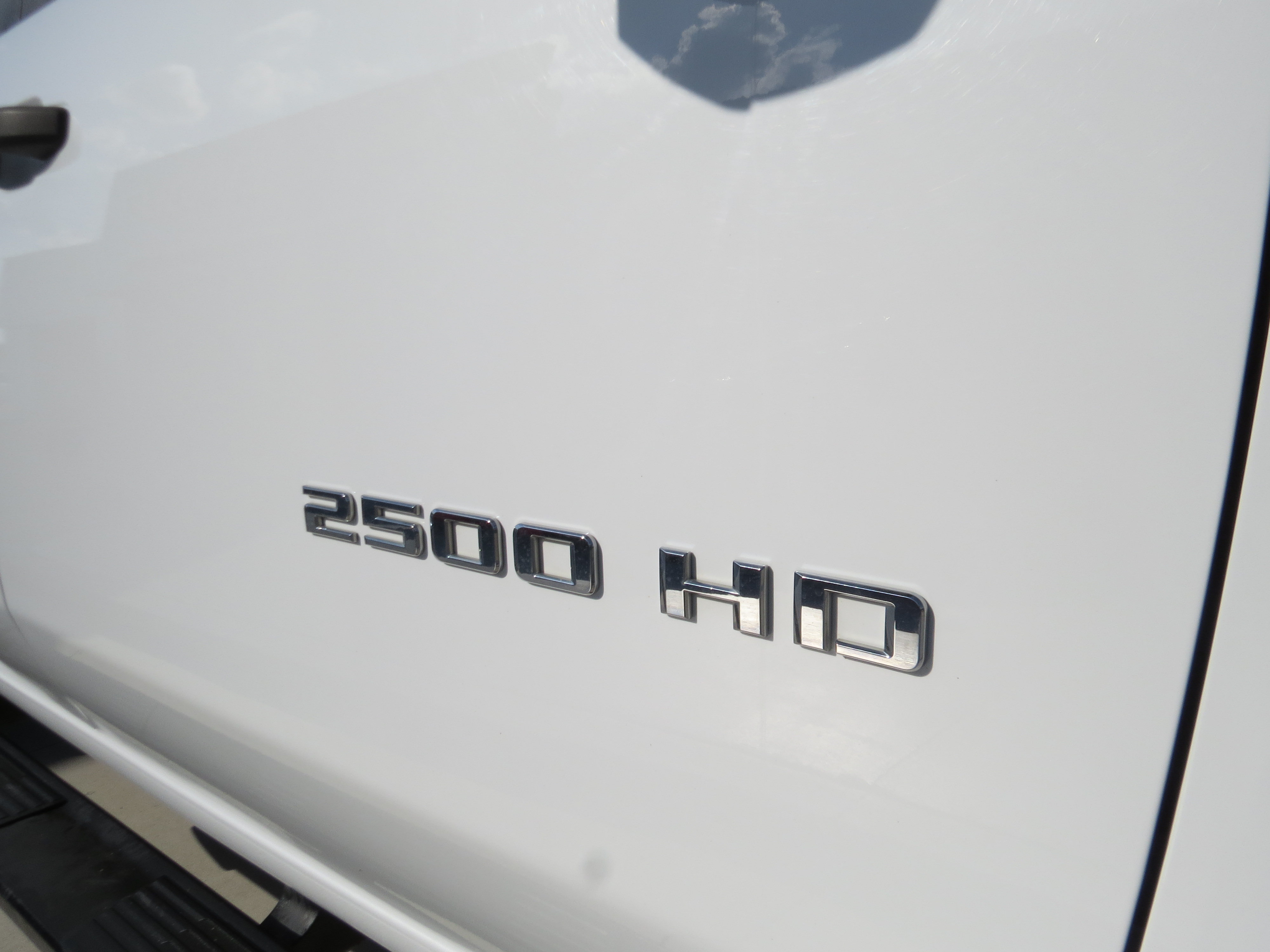 Used 2022 Chevrolet Silverado 2500 Custom w/ Custom Value Package AWD/4WD image 8