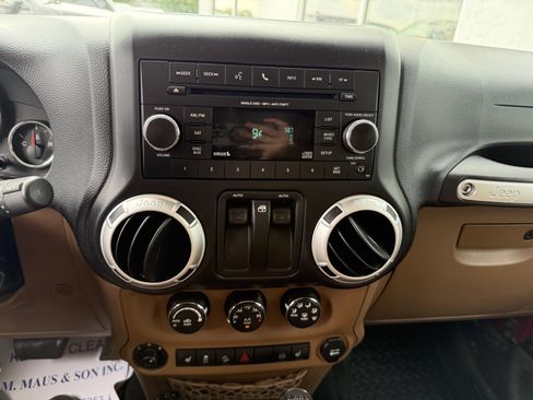 Used 2012 Jeep Wrangler Rubicon w/ PWR Convenience Group image 20