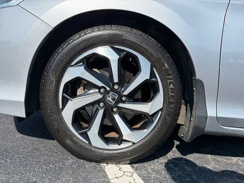 Certified 2017 Honda Accord EX-L image 10