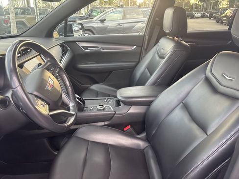 Used 2022 Cadillac XT6 Luxury image 3