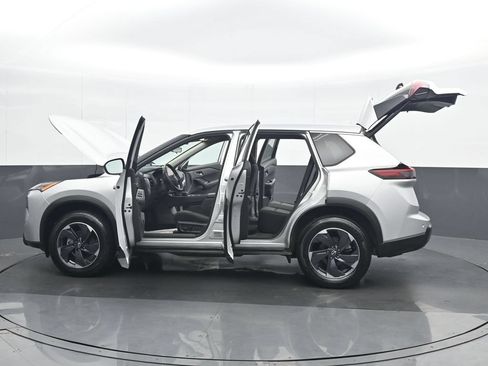 Used 2025 Nissan Rogue SV AWD/4WD image 37