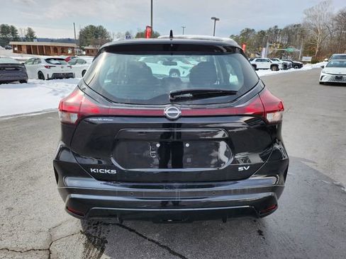 Used 2024 Nissan Kicks SV image 6