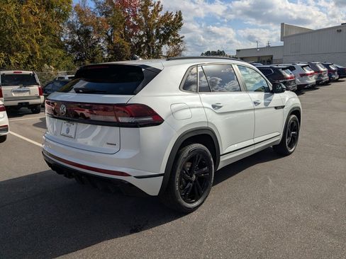 New 2026 Volkswagen Atlas Cross Sport SEL R-Line image 3