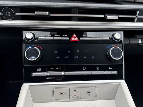 Used 2026 Hyundai Santa Fe SE FWD image 19