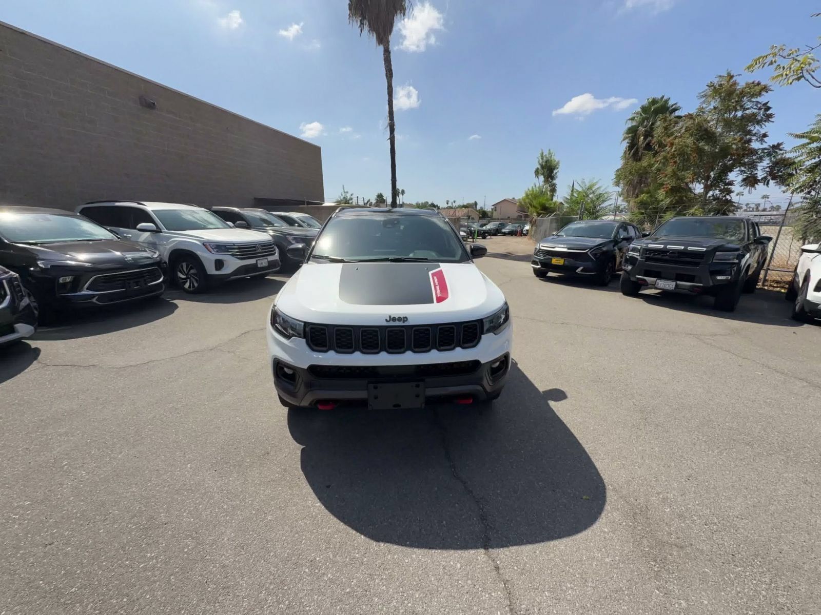Used 2025 Jeep Compass Trailhawk AWD/4WD image 4